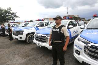 El Gobierno Nacional entregó 20 nuevos patrulleros a los miembros de la Policía Nacional en El Oro. 