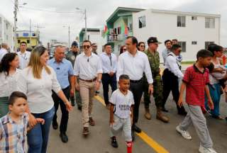 El presidente Daniel Noboa entregó viviendas en El Oro. 