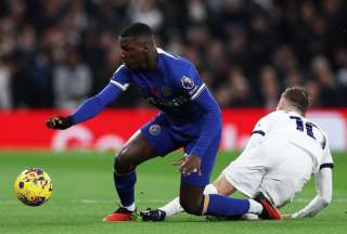 Moisés Caicedo jugó todo el partido ante Tottenham