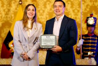 El presidente Daniel Noboa (der.) y la ministra Sonsoles García lanzaron la Iniciativa de Paridad de Género Ecuador y Economía Violeta (IPG).