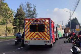  La AMT cerró el carril derecho de la avenida Simón Bolívar, sector Forestal.