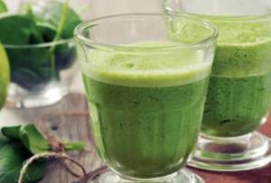 El consumo frecuente de jugos ricos en fibra y bajos en índice glucémico puede ser un aliado clave para controlar los niveles de glucosa y evitar complicaciones de salud.