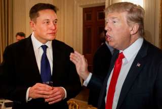 Trump promete comprar un Tesla para apoyar a Elon Musk en medio de protestas y caída de acciones.