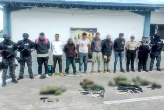 Policía Nacional detuvo a cuatro militares en un operativo contra la minería ilegal en Imbabura. 