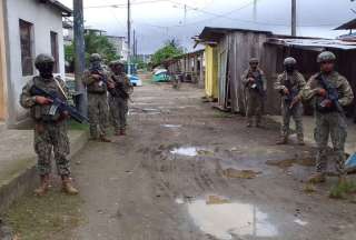 Militares y policías custodian este cantón fronterizo. 