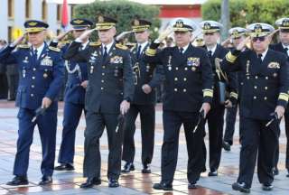 Los Jefes Militares se presentaron hoy ante las tropas. 