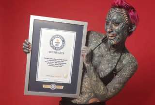 Con el 99,98% de su cuerpo cubierto de tinta y 89 modificaciones, una veterana del ejército estadounidense logró un reconocimiento oficial de Guinness World Records.