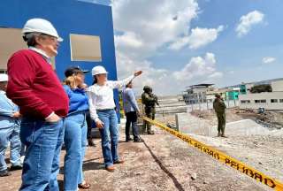 Guillermo Lasso recorrió la obra de construcción de la Unidad Educativa Isabel Robalino.