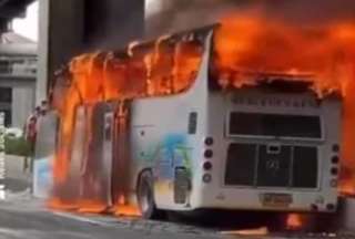 En Tailandia, un bus en el que se movilizaban 38 niños y sus profesores se incendió. Medios internacionales señalan que el conductor se dio a la fuga. 