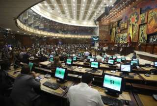 Los asambleístas votaron a favor de señalar al expresidente Guillermo Lasso como responsable político por peculado. 