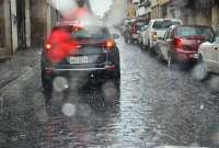 Intensas lluvias y granizo causan inundaciones en Cuenca