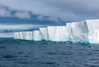 Un iceberg de 1.500 kilómetros cuadrados se separó de la plataforma de hielo Brunt de la Antártida. 