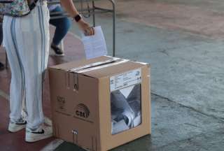 Los extranjeros con más de cinco años de residencia en Ecuador tienen derecho al voto.