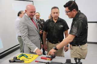 El ministro de Defensa, Gian Carlo Loffredo resaltó el apoyo de la academia.